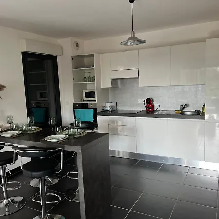 T2 Avec Tres Grande Terrasse * Bastia (Corsica)