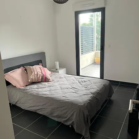 Lägenhet T2 Avec Tres Grande Terrasse *